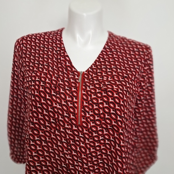 Red & White NEW Geometric Print Careerwear V-Neck Roll Tab Sleeve Blouse - Picture 7 of 15